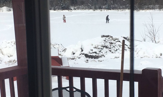 Badger Bed & Breakfast | Alaska log cabins on the pond B & B