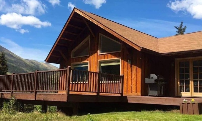 Eagle River House | Alaska Mountain Lodge & Wedding Venue! Day Trips Offered Near Anchorage