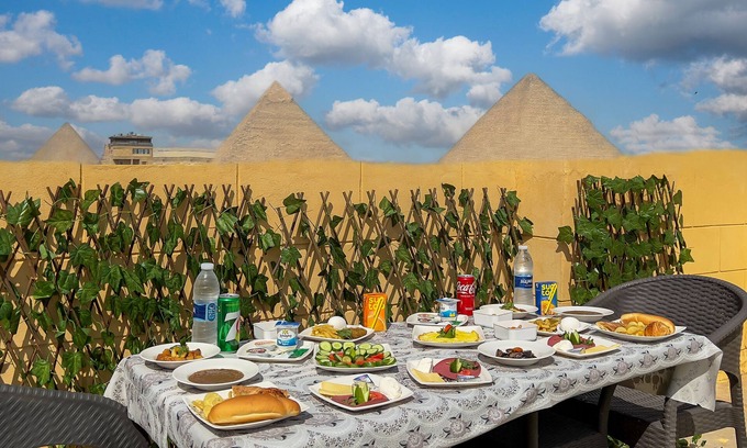 Giza Hotel | Alaska Pyramids view