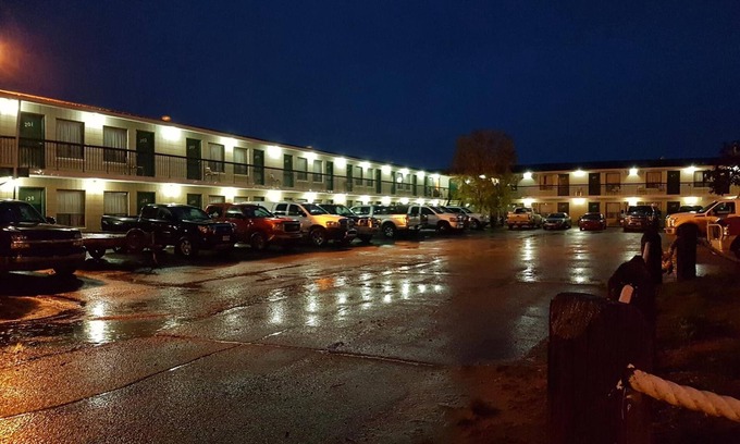 Fox Creek Hotel | Alaskan Motel