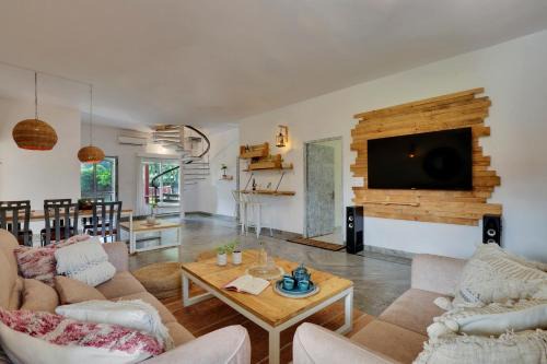 Bhiwadi Villa | Alaya Stays 4BHK Farmhouse with Pvt Pool & Garden - Manesar