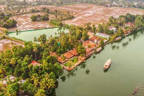 Mankombu Resort | Alaya Stays Palm Dale Heritage Backwater Retreat with Garden & Restaurant