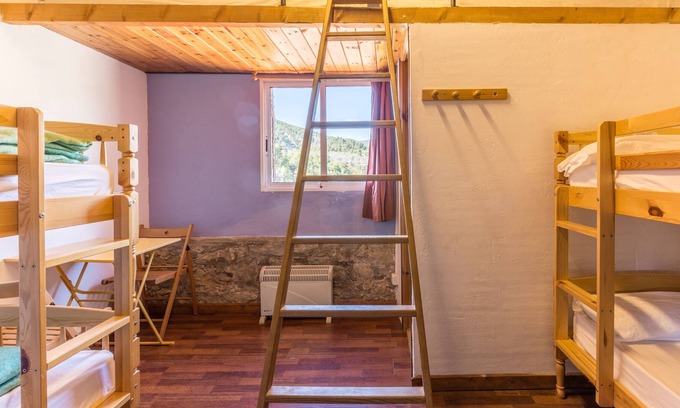 Salas de Pallars Apartment | Alberg La Solana - 33 - Quadruple Room (4 - 6 Guests)