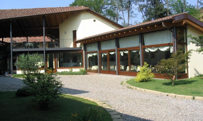 Sannazzaro deʼ Burgondi Hotel | Albergo Giardino