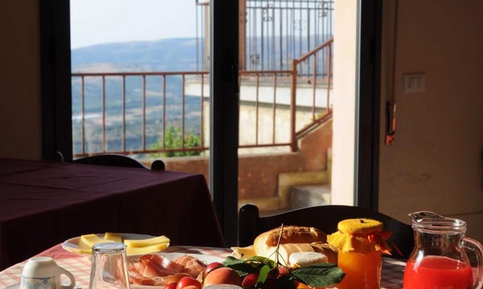 Chiaramonte Gulfi Hotel | Albergo villa nobile
