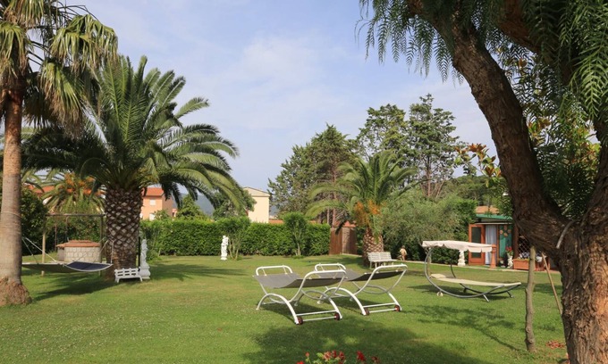 Marina di Campo Apartment | Albero del Pepe 1 vwith garden very close to the center and the beach of Marina di Campo