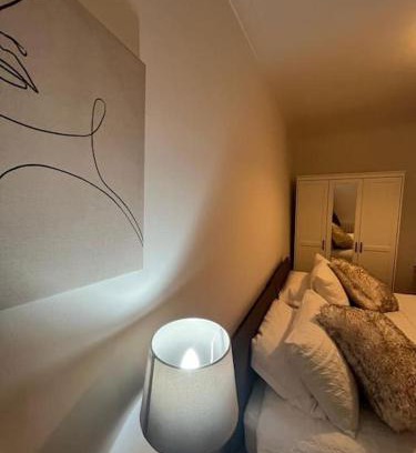 Airdrie Villa | Albert House
