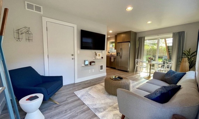 Alberta Arts District Apartment | Alberta Arts Private Apartment!
