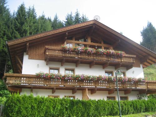 Heinfels Apartment | Alberta's Ferienhaus