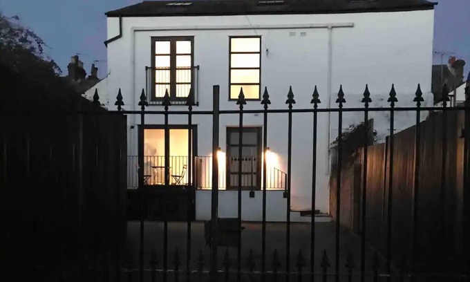 St Albans House | Albion Mills Amalgamation Living, Spacious 4 Bed 4 Bathroom & Mezzanine Officen