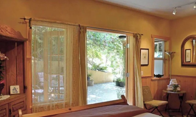 Bowen Island House | Alderwood Farm - Courtyard Suite