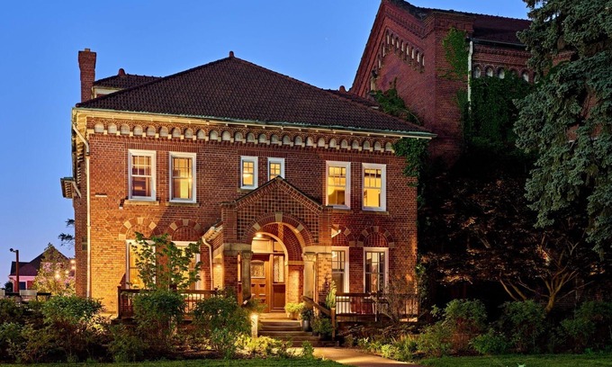 Detroit Bed & Breakfast | ALEO
