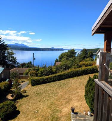 Alert Bay Apartment | Alert Bay, Spacious Executive Suite with Panoramic Ocean Views