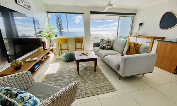 Alexandra Headland Apartment | Alex Heads Beachfront
