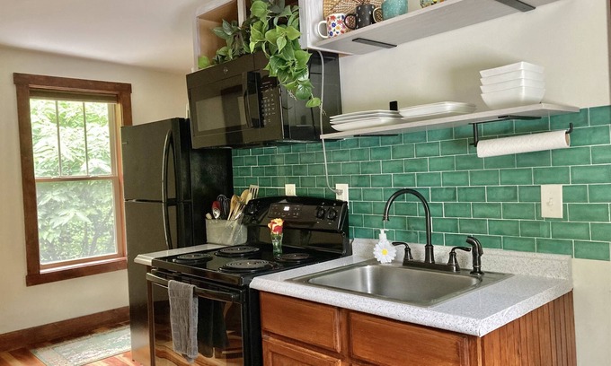 Weaverville House | Alexander Haus @Camp Driftwood-Stay on River!