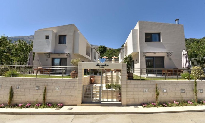 Gerakari House | Alexander Suites