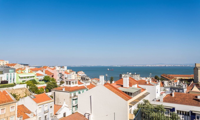 Santa Engracia Apartment | Alfama Lounge Three-Bedroom Apartment w/River View and Parking - by LU Holidays