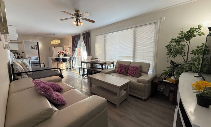 Wilberforce House | Algonquin S Lakeview 3BR H-Tub W-Stove Sandy Beach, Algonquin S Lakeview 3BR H-Tub W-Stove Sandy Bea