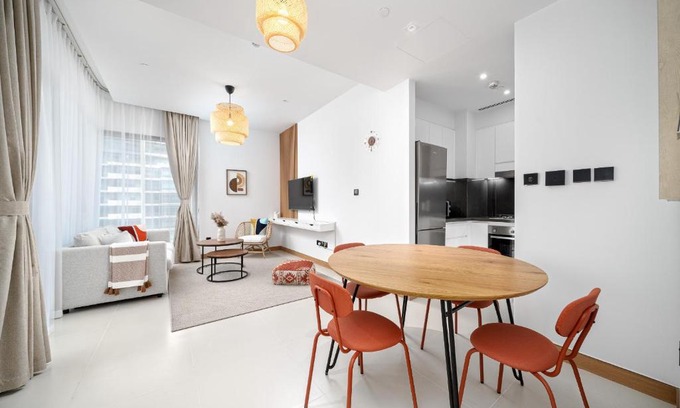 Dubai Marina Apartment | ALH Vacay 2303- Alluring 1 Bedroom in Vida Marina