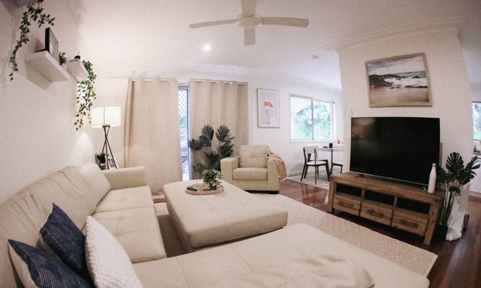 Currumbin House | Alinas Currumbin Beach House-2 minutes to the beach