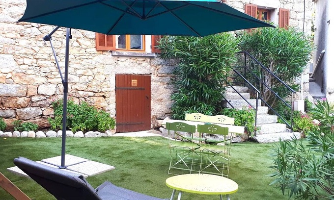Isolaccio-di-Fiumorbo Apartment | All comfort-Riverside natural swimming pools - waterfalls 5 mins - Sea 15 mins
