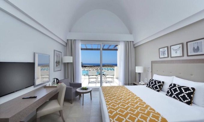 El Quseir Hotel | All-Inclusive Red Sea Stay | 3 Rooms, Pools, Spa, Tennis & Private Beach Access