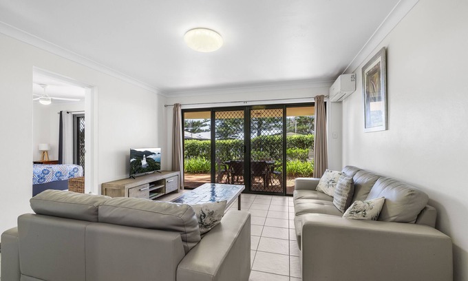 South West Rocks Apartment | All Linen Included * Center of Town * BBQ *Air Con * Private Covered Patio*