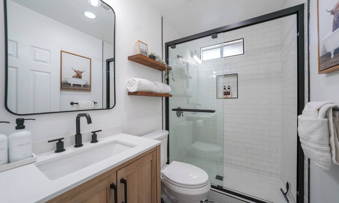 Lancaster House | ⁂ All-New ⁂ AC/Heat⁂W/D⁂ AC⁂ Pet Friendly ⁂ Yard⁂
