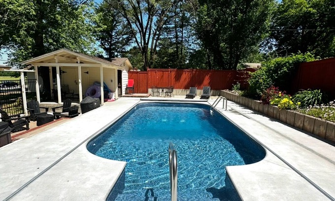Wichita House | All NEW Kitchen & Baths - Pool open thru 9-31-Hot Tub-Game Room-King Beds