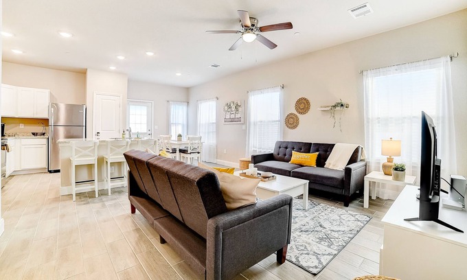 Live Oak Condo | All-new townhome with fenced yard, AC & W/D - dog-friendly - great location