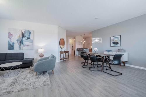 Florida Central Atlantic Coast House | All New! Vista Cay Lakeview Lodge Condo-Huge! Near Parks-OCCC