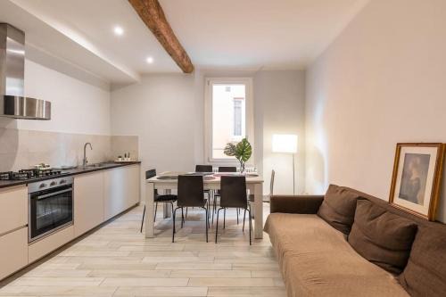L'antico Ghetto Ebraico Apartment | All'ombra delle Due Torri Family Apartment