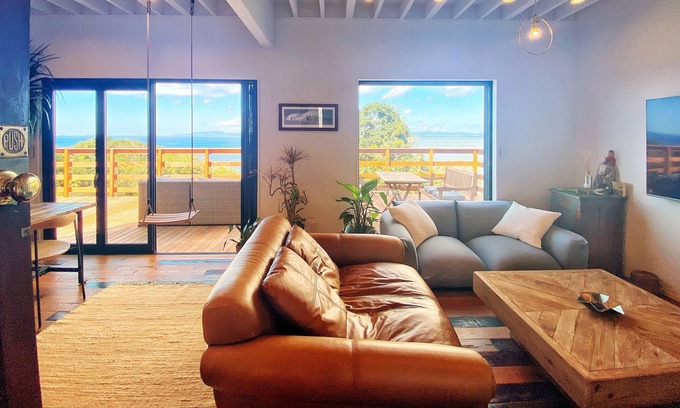 Tateyama House | All rooms have an ocean view! Sauna/Jacuzzi/private beach/wood deck etc. An interior that makes you feel like you are abroad!