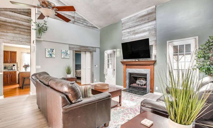 Lakeview House | All-Season Indian Lake Home w/Covered Deck!