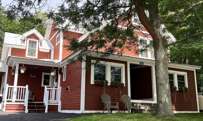 Saranac Lake House | “All Season Village Getaway - Steps to the rail trail, river, and downtown”