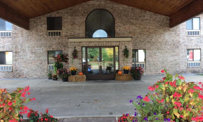 Kalkaska Hotel | All Seasons Resort