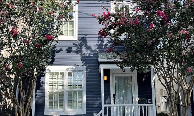 Historic District House | All-stop. Rental Midships.