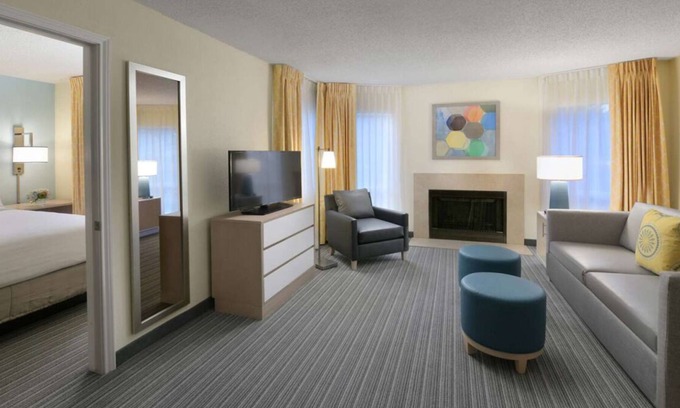 Houston House | All-Suite Hotel with Swimming Pool, Full Kitchen, Minutes to Howard L. Ward Park