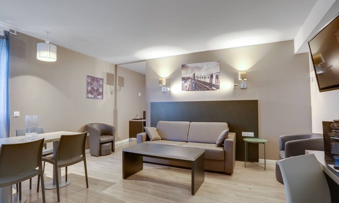 Rungis House | All Suites Appart Hôtel | Aéroport Paris-Orly Rungis