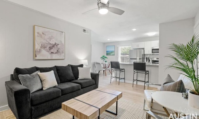 Hyde Park Apartment | All the Essentials For You and Your Pet in Hyde Park