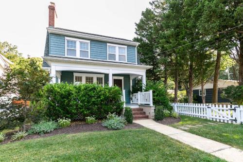 West Annapolis House | All Tucked Inn