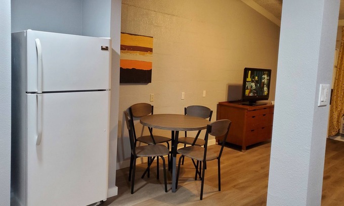Bay City House | All Utilities Paid Short Term Rental