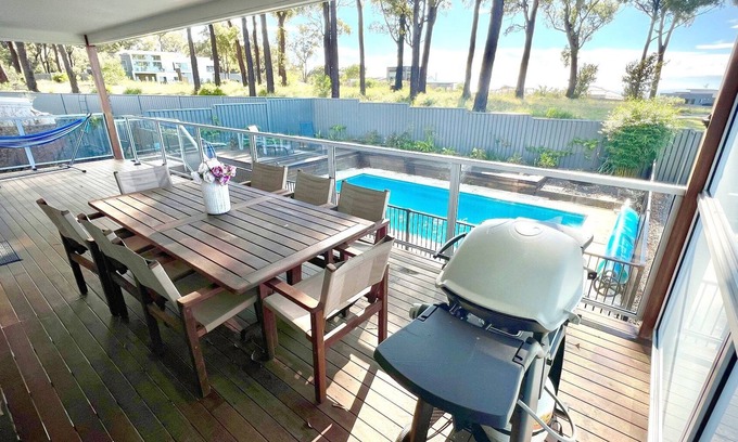 Tura Beach Cabin | Allawah in Mirador Pool