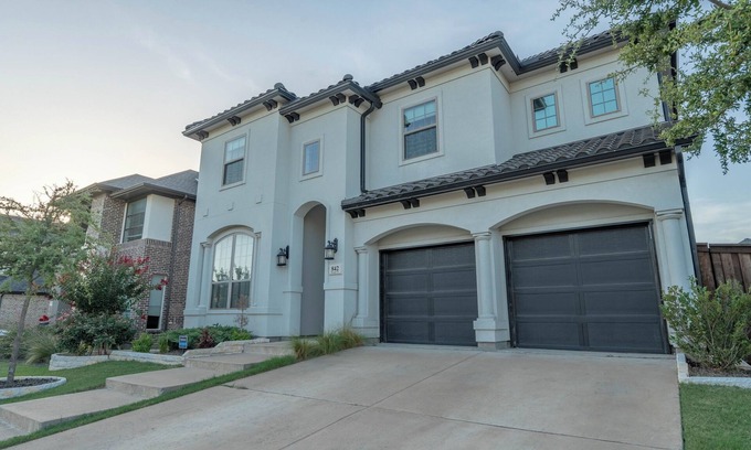 Allen House | Allen Oasis 6BR, 5BA Huge Kitchen, Game Room, Clubhouse Pool Access