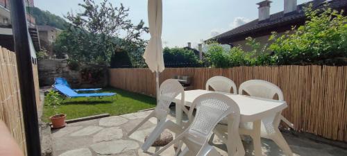 Sampeyre Apartment | alloggio in centro con giardino