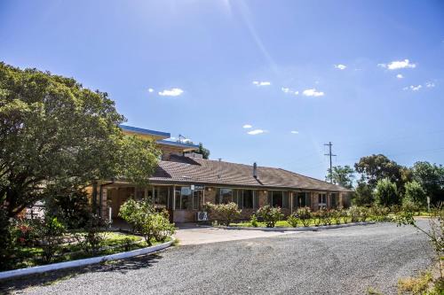 Gumly Gumly Hotel | Allonville Gardens Motel