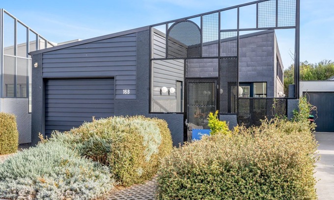 Port Fairy House | ALLURE - a stunning townhouse situated in the heart of this picturesque coastal town of Port Fairy