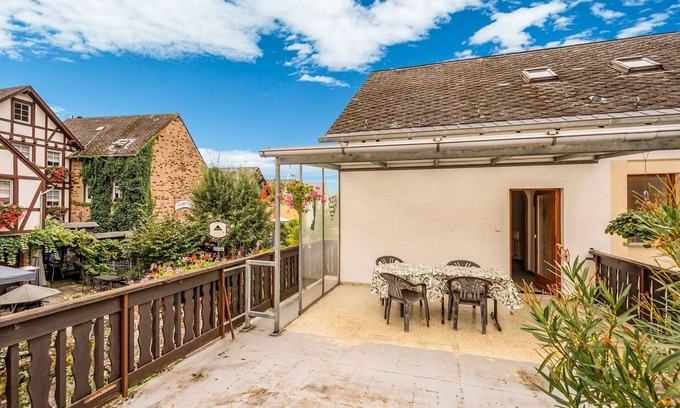 Ernst House | Alluring Holiday Home in Ernst with Balcony