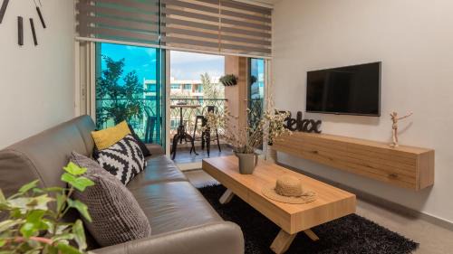 Caesarea Apartment | Alma