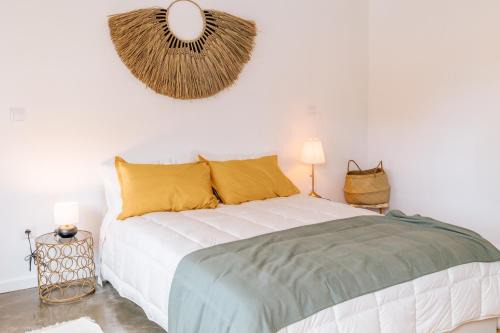 Olalhas House | Alma-Rio Room 1 by Mycelia